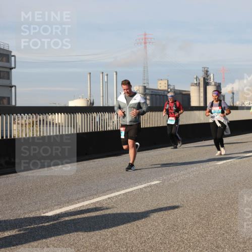 03.10.2025 - Köhlbrandbrückenlauf Lena Gebhardt http://msf.ph/oto/9082775 03.10.2025 10:04:41 Position 2  meine-sportfotos.de