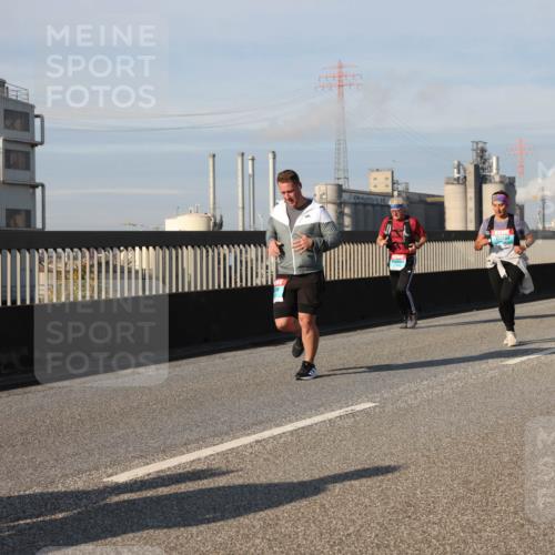 03.10.2025 - Köhlbrandbrückenlauf Lena Gebhardt http://msf.ph/oto/9082781 03.10.2025 10:04:41 Position 2  meine-sportfotos.de