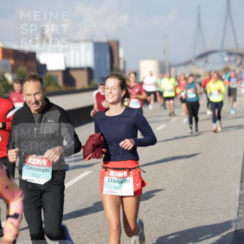 03.10.2025 - Köhlbrandbrückenlauf Jannik Wohlers http://msf.ph/oto/9082784 03.10.2025 10:05:49 Position 3 2049, 2137, 1252 meine-sportfotos.de
