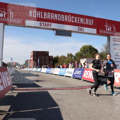 03.10.2025 - Köhlbrandbrückenlauf Lena Gebhardt http://msf.ph/oto/9082786 03.10.2025 13:49:00 Ziel 4157, 4273, 5216, 5497, 6096 meine-sportfotos.de