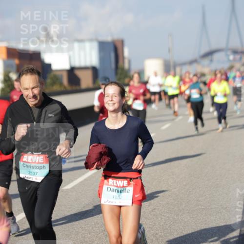 03.10.2025 - Köhlbrandbrückenlauf Jannik Wohlers http://msf.ph/oto/9082789 03.10.2025 10:05:49 Position 3 2048, 2137, 1252 meine-sportfotos.de