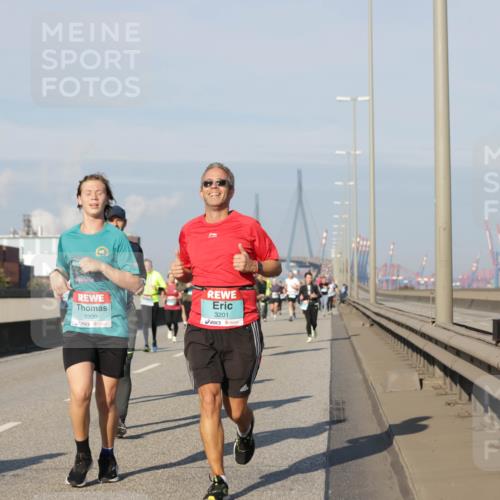 03.10.2025 - Köhlbrandbrückenlauf Jannik Wohlers http://msf.ph/oto/9082795 03.10.2025 09:55:20 Position 3 3200, 3201 meine-sportfotos.de
