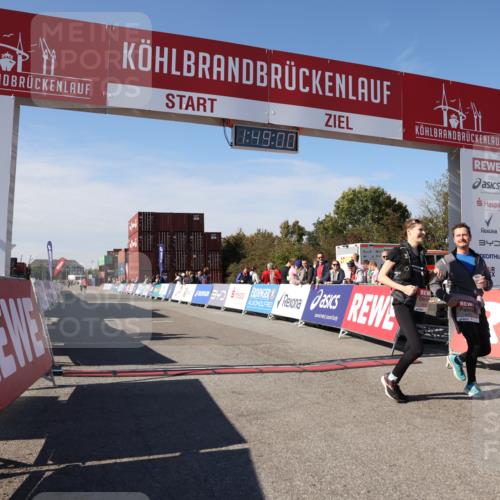 03.10.2025 - Köhlbrandbrückenlauf Lena Gebhardt http://msf.ph/oto/9082796 03.10.2025 13:49:00 Ziel 4157, 4273, 5216, 5497, 6096 meine-sportfotos.de
