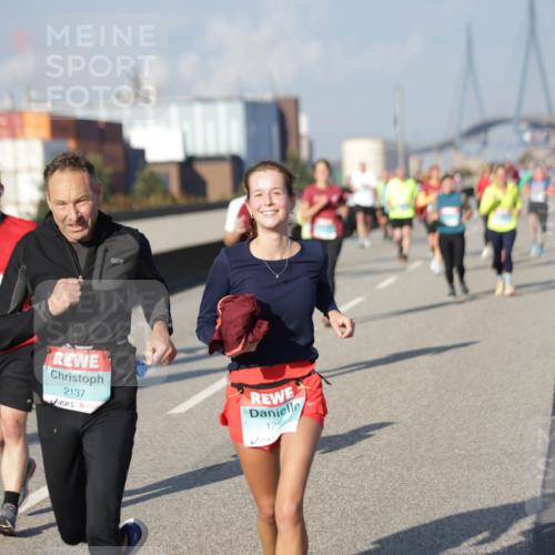 03.10.2025 - Köhlbrandbrückenlauf Jannik Wohlers http://msf.ph/oto/9082804 03.10.2025 10:05:49 Position 3 2137, 125 meine-sportfotos.de