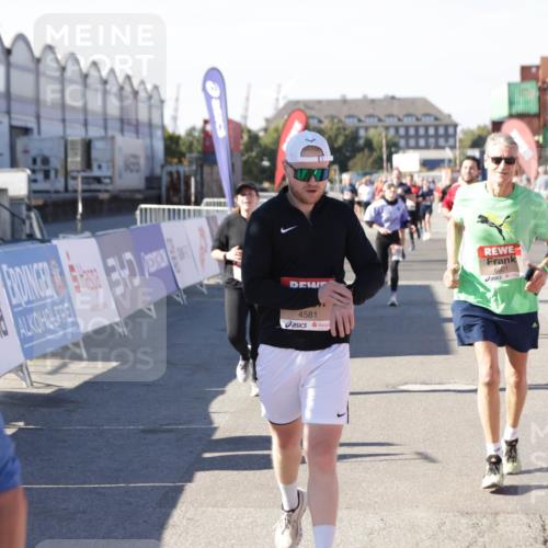 03.10.2025 - Köhlbrandbrückenlauf Jannik Wohlers http://msf.ph/oto/9082808 03.10.2025 13:18:16 Ziel 4472, 4473, 4581, 4600, 4620, 4661, 5209, 5379, 5440, 5454, 5691, 5816, 6001, 6310, 6326 meine-sportfotos.de