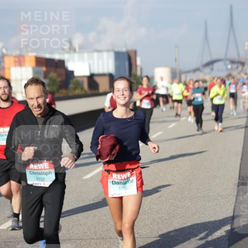 03.10.2025 - Köhlbrandbrückenlauf Jannik Wohlers http://msf.ph/oto/9082812 03.10.2025 10:05:49 Position 3 2137, 1252 meine-sportfotos.de