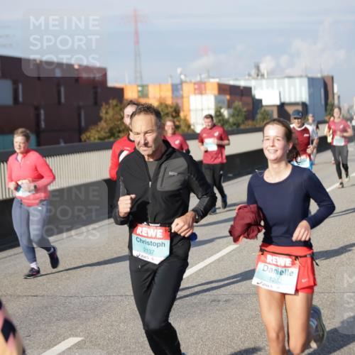 03.10.2025 - Köhlbrandbrückenlauf Jannik Wohlers http://msf.ph/oto/9082823 03.10.2025 10:05:50 Position 3 2137, 1252 meine-sportfotos.de