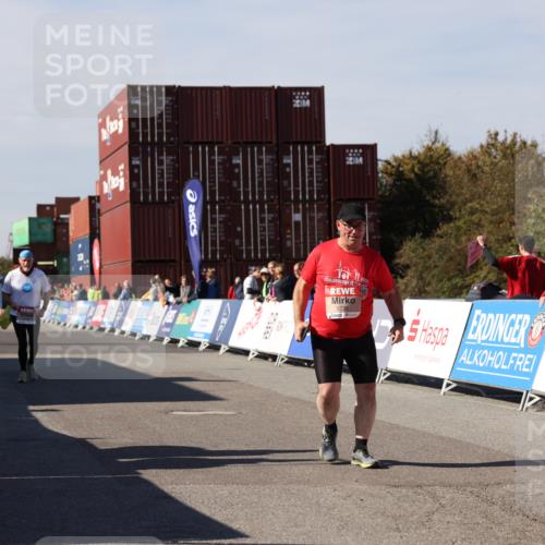 03.10.2025 - Köhlbrandbrückenlauf Lena Gebhardt http://msf.ph/oto/9082826 03.10.2025 13:49:20 Ziel 5736, 6102 meine-sportfotos.de