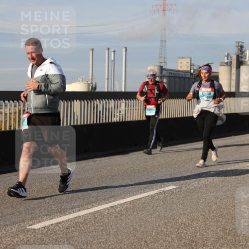 03.10.2025 - Köhlbrandbrückenlauf Lena Gebhardt http://msf.ph/oto/9082831 03.10.2025 10:04:42 Position 2  meine-sportfotos.de