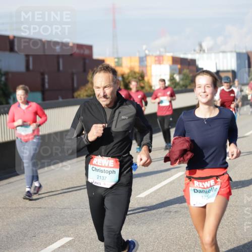 03.10.2025 - Köhlbrandbrückenlauf Jannik Wohlers http://msf.ph/oto/9082832 03.10.2025 10:05:50 Position 3 2137, 125 meine-sportfotos.de