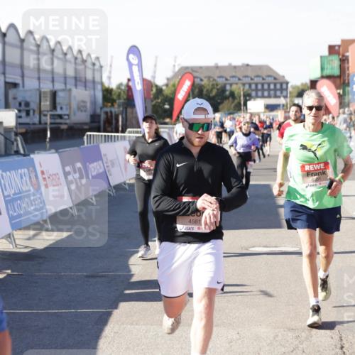 03.10.2025 - Köhlbrandbrückenlauf Jannik Wohlers http://msf.ph/oto/9082839 03.10.2025 13:18:17 Ziel 4472, 4473, 4581, 4600, 4661, 5209, 5379, 5440, 5454, 5691, 5816, 6001, 6310 meine-sportfotos.de