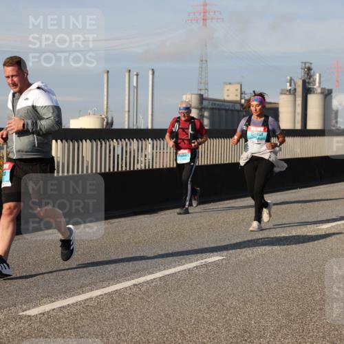 03.10.2025 - Köhlbrandbrückenlauf Lena Gebhardt http://msf.ph/oto/9082840 03.10.2025 10:04:42 Position 2  meine-sportfotos.de