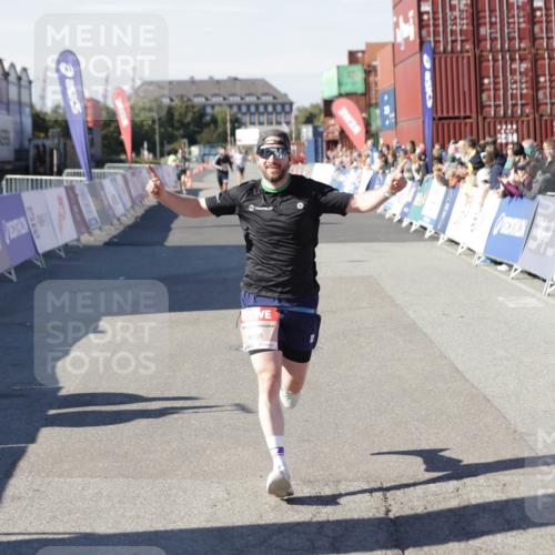 03.10.2025 - Köhlbrandbrückenlauf Jannik Wohlers http://msf.ph/oto/9082846 03.10.2025 12:51:28 Ziel 6047, 6458 meine-sportfotos.de