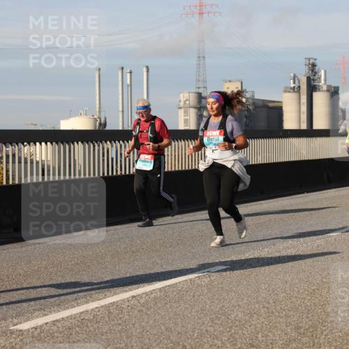 03.10.2025 - Köhlbrandbrückenlauf Lena Gebhardt http://msf.ph/oto/9082851 03.10.2025 10:04:42 Position 2  meine-sportfotos.de