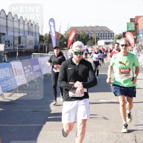 03.10.2025 - Köhlbrandbrückenlauf Jannik Wohlers http://msf.ph/oto/9082852 03.10.2025 13:18:17 Ziel 4472, 4473, 4581, 4600, 4661, 5209, 5379, 5440, 5454, 5691, 5816, 6001, 6310 meine-sportfotos.de