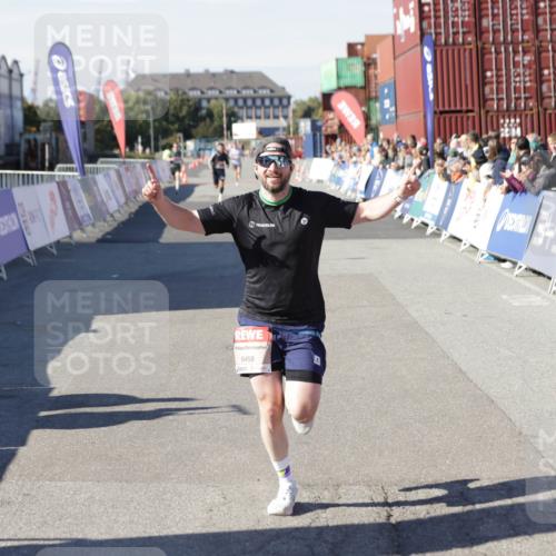 03.10.2025 - Köhlbrandbrückenlauf Jannik Wohlers http://msf.ph/oto/9082861 03.10.2025 12:51:28 Ziel 6047, 6458 meine-sportfotos.de