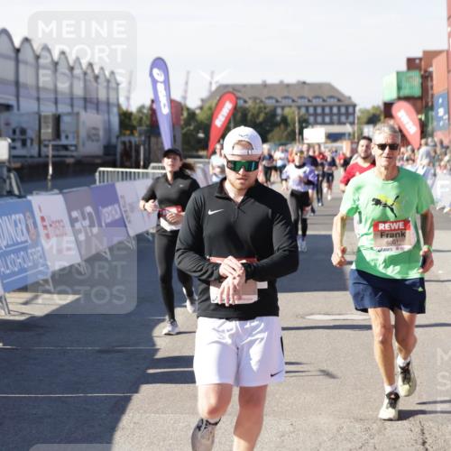 03.10.2025 - Köhlbrandbrückenlauf Jannik Wohlers http://msf.ph/oto/9082866 03.10.2025 13:18:17 Ziel 4472, 4473, 4581, 4600, 4661, 5209, 5379, 5440, 5454, 5691, 5816, 6001, 6310 meine-sportfotos.de