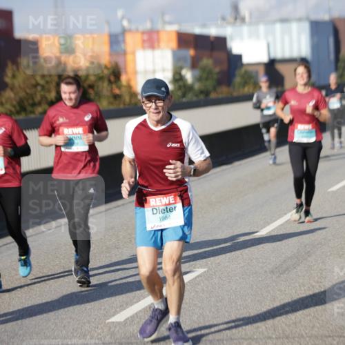 03.10.2025 - Köhlbrandbrückenlauf Jannik Wohlers http://msf.ph/oto/9082871 03.10.2025 10:05:52 Position 3 1984 meine-sportfotos.de