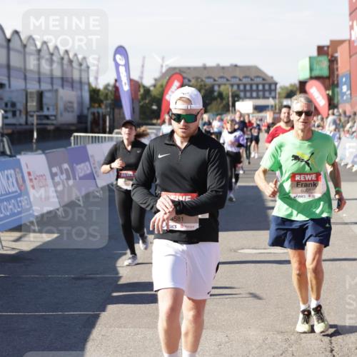 03.10.2025 - Köhlbrandbrückenlauf Jannik Wohlers http://msf.ph/oto/9082883 03.10.2025 13:18:17 Ziel 4472, 4473, 4581, 4600, 4661, 5209, 5379, 5440, 5454, 5691, 5816, 6001, 6310 meine-sportfotos.de
