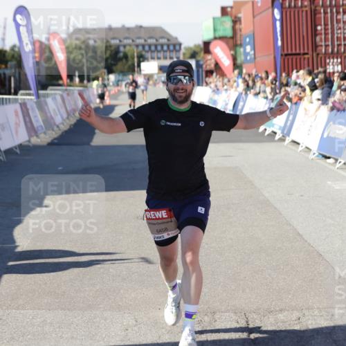 03.10.2025 - Köhlbrandbrückenlauf Jannik Wohlers http://msf.ph/oto/9082892 03.10.2025 12:51:28 Ziel 6047, 6458 meine-sportfotos.de