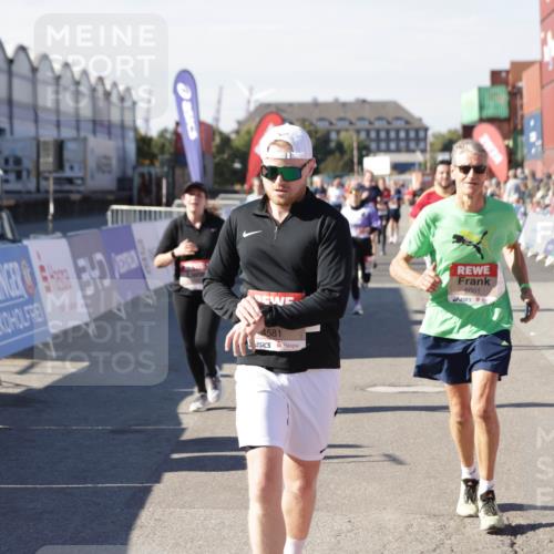 03.10.2025 - Köhlbrandbrückenlauf Jannik Wohlers http://msf.ph/oto/9082900 03.10.2025 13:18:17 Ziel 4472, 4473, 4581, 4600, 4661, 5209, 5379, 5440, 5454, 5691, 5816, 6001, 6310 meine-sportfotos.de