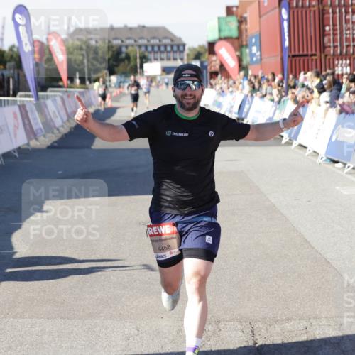 03.10.2025 - Köhlbrandbrückenlauf Jannik Wohlers http://msf.ph/oto/9082907 03.10.2025 12:51:28 Ziel 6047, 6458 meine-sportfotos.de