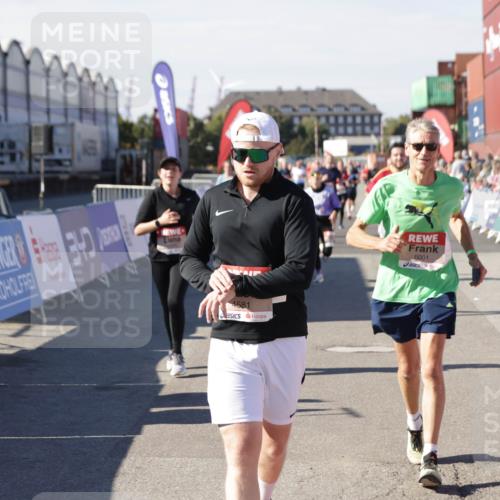 03.10.2025 - Köhlbrandbrückenlauf Jannik Wohlers http://msf.ph/oto/9082918 03.10.2025 13:18:17 Ziel 4472, 4473, 4581, 4600, 4661, 5209, 5379, 5440, 5454, 5691, 5816, 6001, 6310 meine-sportfotos.de
