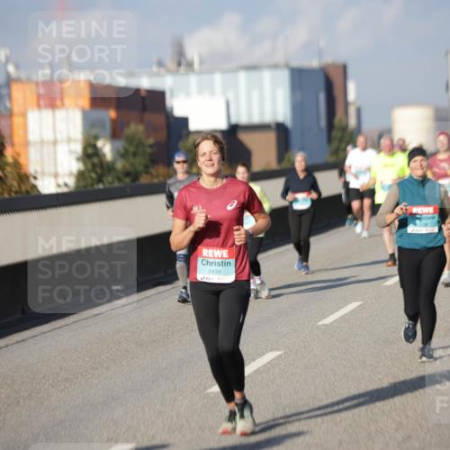 03.10.2025 - Köhlbrandbrückenlauf Jannik Wohlers http://msf.ph/oto/9082919 03.10.2025 10:05:53 Position 3 2439 meine-sportfotos.de