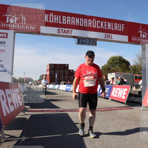 03.10.2025 - Köhlbrandbrückenlauf Lena Gebhardt http://msf.ph/oto/9082922 03.10.2025 13:49:23 Ziel 5736, 6102 meine-sportfotos.de