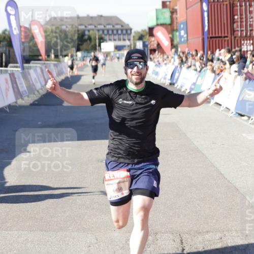 03.10.2025 - Köhlbrandbrückenlauf Jannik Wohlers http://msf.ph/oto/9082924 03.10.2025 12:51:28 Ziel 6047, 6458 meine-sportfotos.de