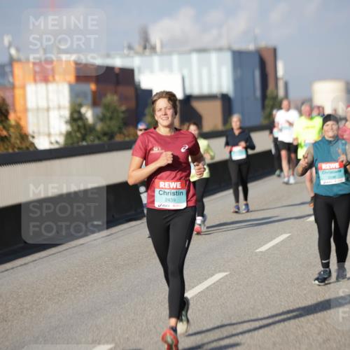 03.10.2025 - Köhlbrandbrückenlauf Jannik Wohlers http://msf.ph/oto/9082927 03.10.2025 10:05:53 Position 3 2439, 2296 meine-sportfotos.de