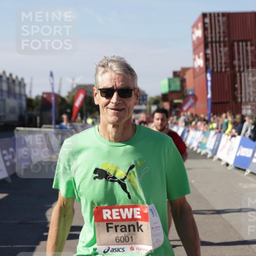 03.10.2025 - Köhlbrandbrückenlauf Jannik Wohlers http://msf.ph/oto/9082932 03.10.2025 13:18:20 Ziel 4341, 4472, 4473, 4560, 4581, 4600, 4760, 5379, 5440, 5454, 5691, 5722, 5816, 6001, 6310 meine-sportfotos.de