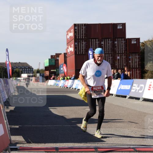 03.10.2025 - Köhlbrandbrückenlauf Lena Gebhardt http://msf.ph/oto/9082941 03.10.2025 13:49:26 Ziel 5736, 6102 meine-sportfotos.de