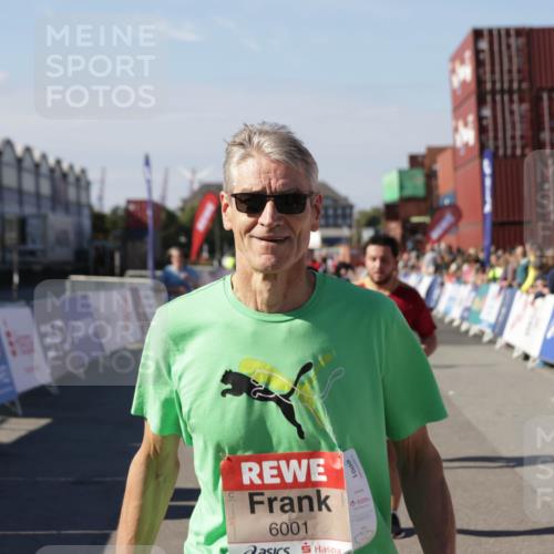 03.10.2025 - Köhlbrandbrückenlauf Jannik Wohlers http://msf.ph/oto/9082946 03.10.2025 13:18:20 Ziel 4341, 4472, 4473, 4560, 4581, 4600, 4760, 5379, 5440, 5454, 5691, 5722, 5816, 6001, 6310 meine-sportfotos.de