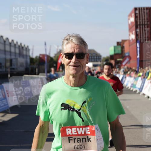 03.10.2025 - Köhlbrandbrückenlauf Jannik Wohlers http://msf.ph/oto/9082966 03.10.2025 13:18:20 Ziel 4341, 4472, 4473, 4560, 4581, 4600, 4760, 5379, 5440, 5454, 5691, 5722, 5816, 6001, 6310 meine-sportfotos.de