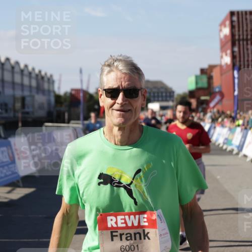 03.10.2025 - Köhlbrandbrückenlauf Jannik Wohlers http://msf.ph/oto/9082975 03.10.2025 13:18:20 Ziel 4341, 4472, 4473, 4560, 4581, 4600, 4760, 5379, 5440, 5454, 5691, 5722, 5816, 6001, 6310 meine-sportfotos.de