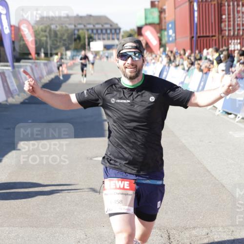 03.10.2025 - Köhlbrandbrückenlauf Jannik Wohlers http://msf.ph/oto/9082982 03.10.2025 12:51:29 Ziel 6047, 6458 meine-sportfotos.de