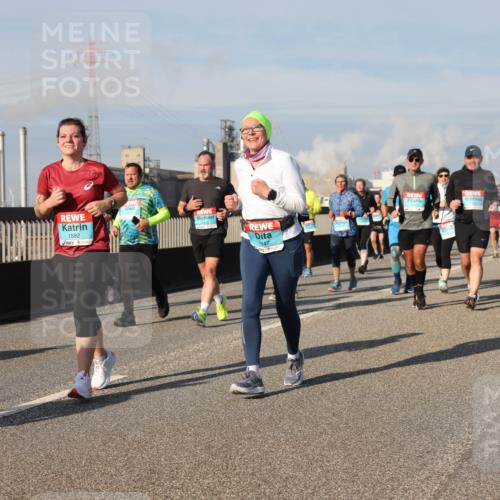 03.10.2025 - Köhlbrandbrückenlauf Lena Gebhardt http://msf.ph/oto/9082985 03.10.2025 10:04:44 Position 2 1592, 1847 meine-sportfotos.de