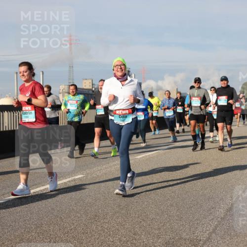 03.10.2025 - Köhlbrandbrückenlauf Lena Gebhardt http://msf.ph/oto/9082996 03.10.2025 10:04:45 Position 2 1592, 1847 meine-sportfotos.de