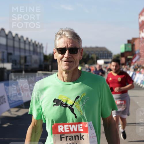 03.10.2025 - Köhlbrandbrückenlauf Jannik Wohlers http://msf.ph/oto/9083006 03.10.2025 13:18:20 Ziel 4341, 4472, 4473, 4560, 4581, 4600, 4760, 5379, 5440, 5454, 5691, 5722, 5816, 6001, 6310 meine-sportfotos.de