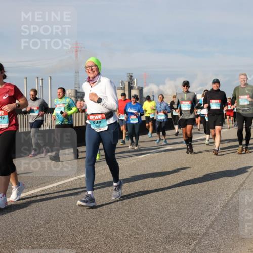 03.10.2025 - Köhlbrandbrückenlauf Lena Gebhardt http://msf.ph/oto/9083011 03.10.2025 10:04:45 Position 2 1592, 47 meine-sportfotos.de