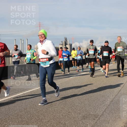 03.10.2025 - Köhlbrandbrückenlauf Lena Gebhardt http://msf.ph/oto/9083022 03.10.2025 10:04:45 Position 2 1592, 1847 meine-sportfotos.de
