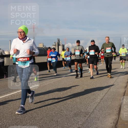 03.10.2025 - Köhlbrandbrückenlauf Lena Gebhardt http://msf.ph/oto/9083032 03.10.2025 10:04:45 Position 2 1847 meine-sportfotos.de