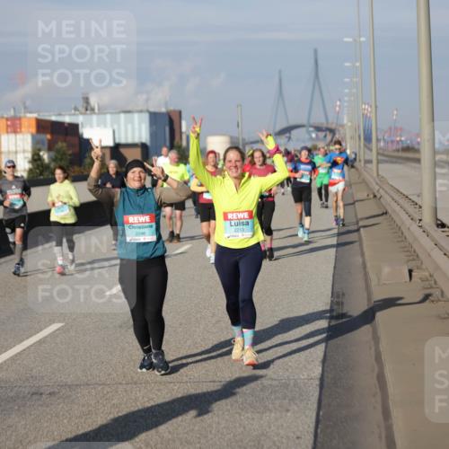03.10.2025 - Köhlbrandbrückenlauf Jannik Wohlers http://msf.ph/oto/9083034 03.10.2025 10:05:56 Position 3 2296, 2213 meine-sportfotos.de