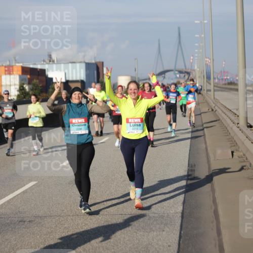 03.10.2025 - Köhlbrandbrückenlauf Jannik Wohlers http://msf.ph/oto/9083040 03.10.2025 10:05:56 Position 3 2296, 2213 meine-sportfotos.de