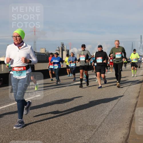 03.10.2025 - Köhlbrandbrückenlauf Lena Gebhardt http://msf.ph/oto/9083042 03.10.2025 10:04:45 Position 2 1847 meine-sportfotos.de