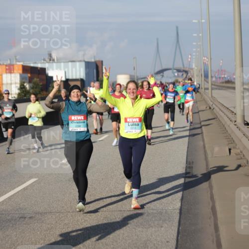 03.10.2025 - Köhlbrandbrückenlauf Jannik Wohlers http://msf.ph/oto/9083045 03.10.2025 10:05:56 Position 3 2296, 2213 meine-sportfotos.de