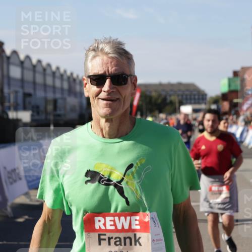 03.10.2025 - Köhlbrandbrückenlauf Jannik Wohlers http://msf.ph/oto/9083046 03.10.2025 13:18:20 Ziel 4341, 4472, 4473, 4560, 4581, 4600, 4760, 5379, 5440, 5454, 5691, 5722, 5816, 6001, 6310 meine-sportfotos.de