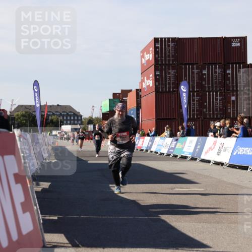 03.10.2025 - Köhlbrandbrückenlauf Lena Gebhardt http://msf.ph/oto/9083047 03.10.2025 13:49:40 Ziel 6123 meine-sportfotos.de