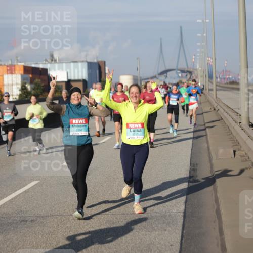 03.10.2025 - Köhlbrandbrückenlauf Jannik Wohlers http://msf.ph/oto/9083050 03.10.2025 10:05:56 Position 3 2296, 2213 meine-sportfotos.de